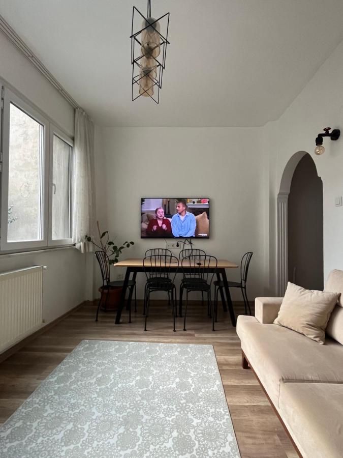 イスタンブールCentrally Located, 2+1 House In Taksim, Cihangirアパートメント エクステリア 写真