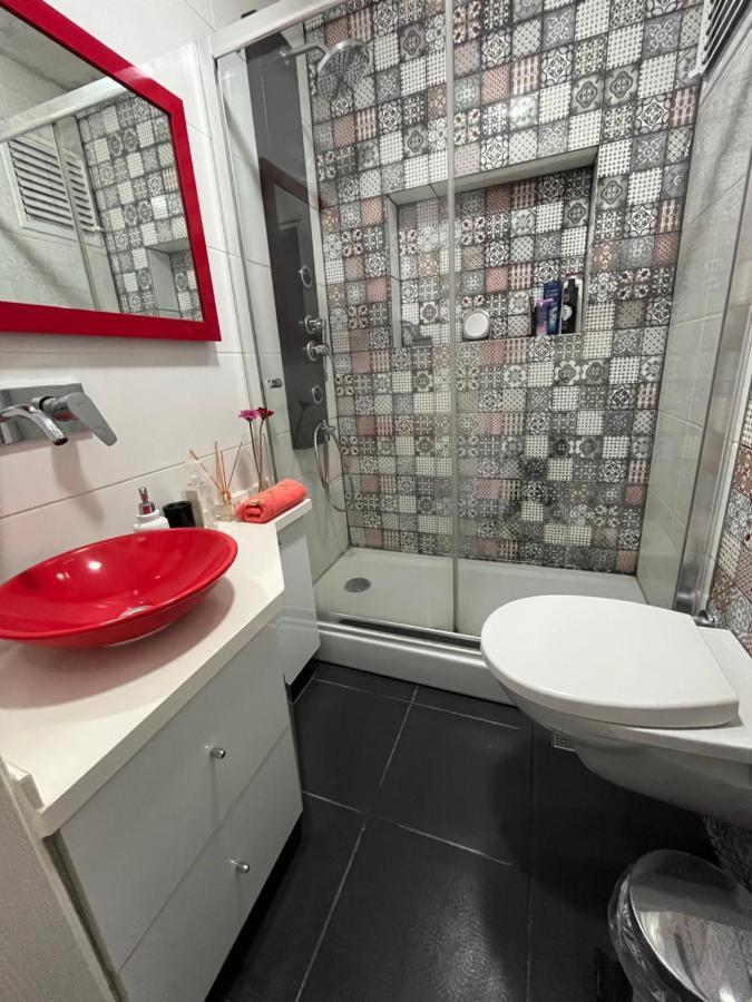 イスタンブールCentrally Located, 2+1 House In Taksim, Cihangirアパートメント エクステリア 写真